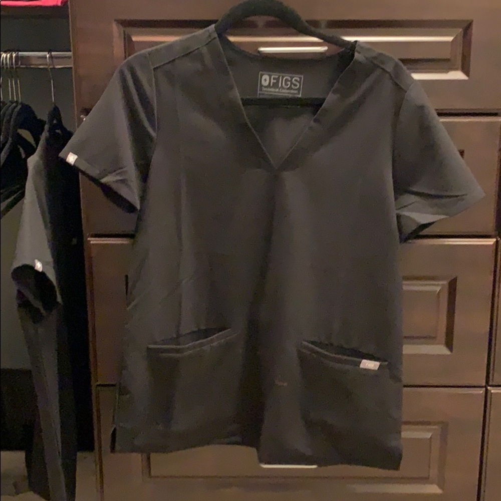 Figs casma 2 pocket scrub top